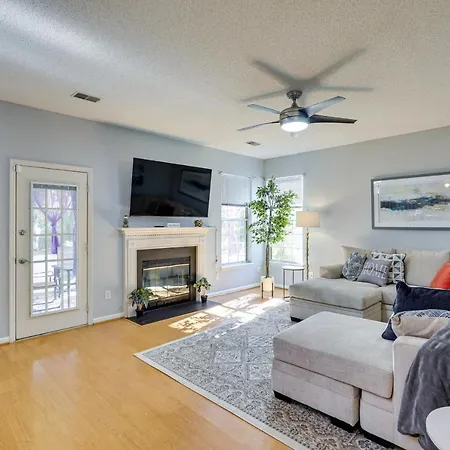 North Charleston Home Near Shopping And Dining!